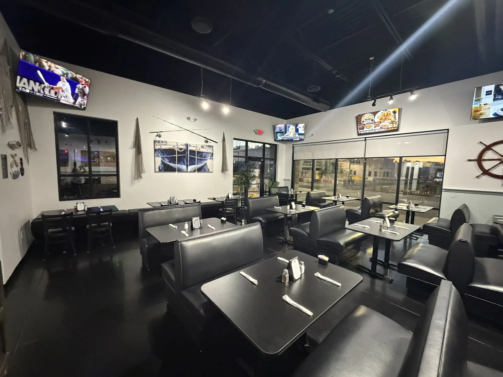 Booths and tables in the Funkheizer's Huntersville dining room