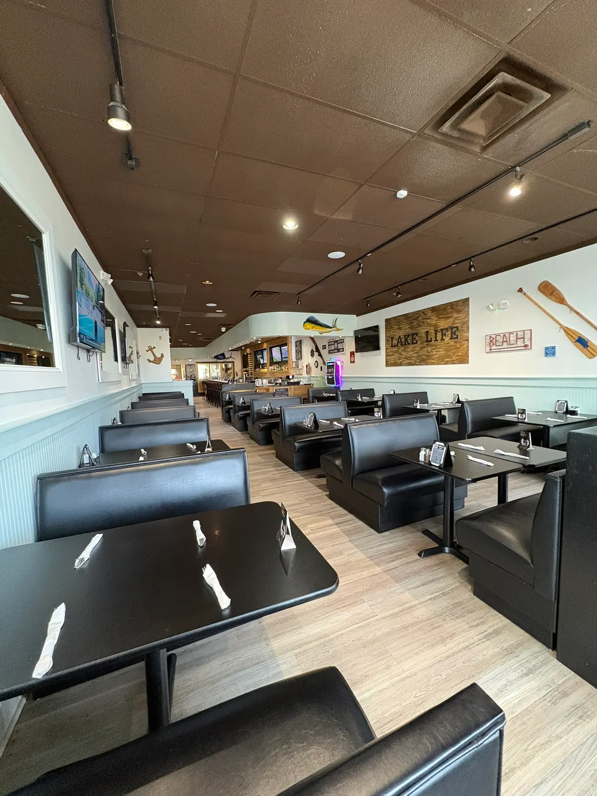 Booths and tables in the Funkheizer's Mooresville dining room
