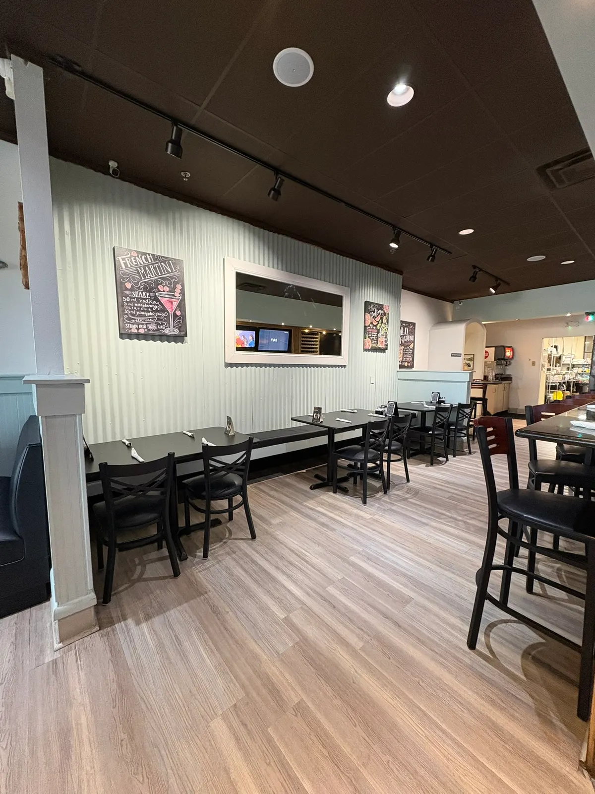 Table seating at Funkheizer's Mooresville